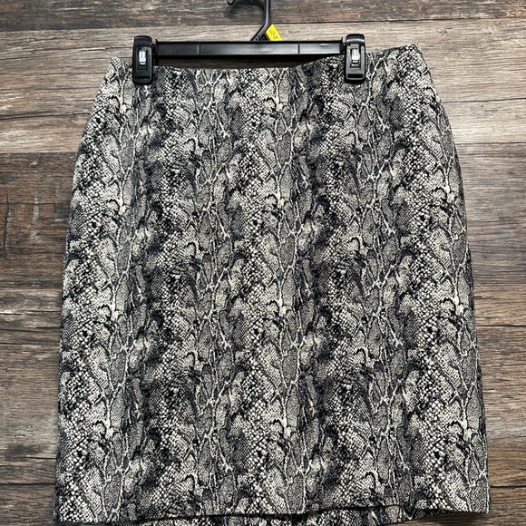 Talbots Dresses & Skirts - Talbots Gray Black Snake Print Pencil Midi Skirt